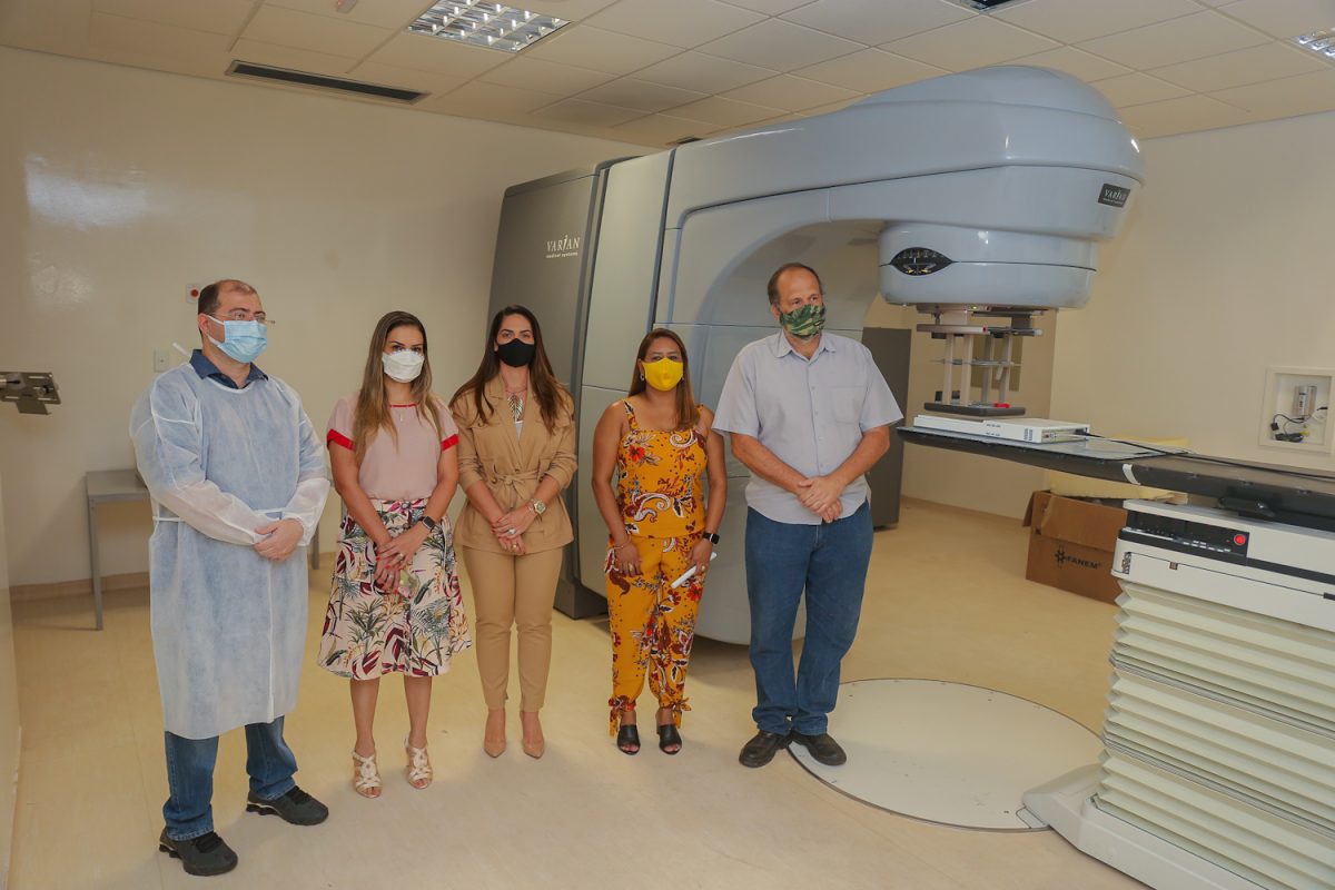 Alegria do Natal: crianças em tratamento de câncer recebem presentes e cestas básicas