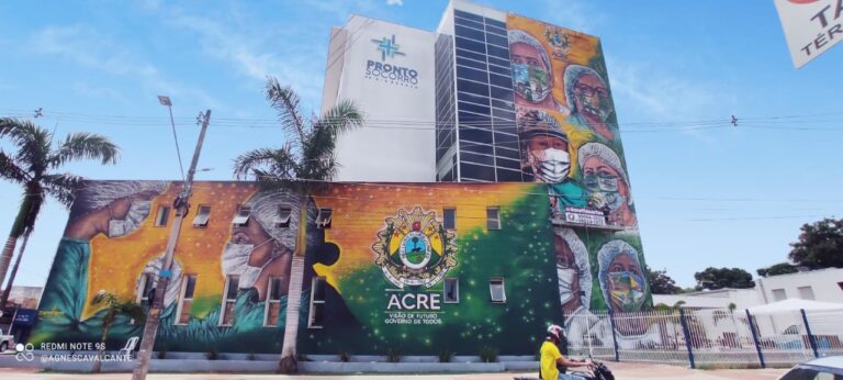 Graffiti gigante em muro do PS de Rio Branco homenageia servidores da saúde