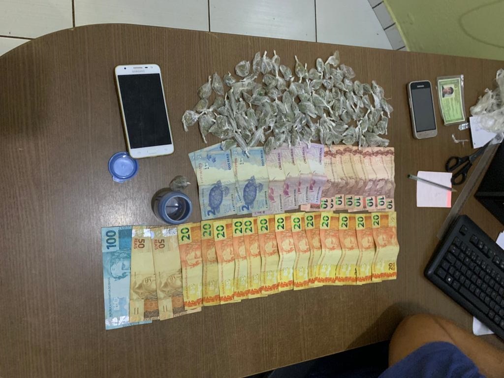 Polícia Civil prende dois e apreende menor acusados de tráfico de drogas