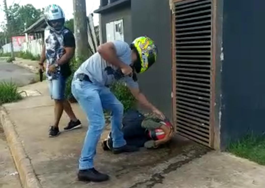 Policiais civis evitam roubo e prendem assaltante no bairro do Bosque; assista vídeo