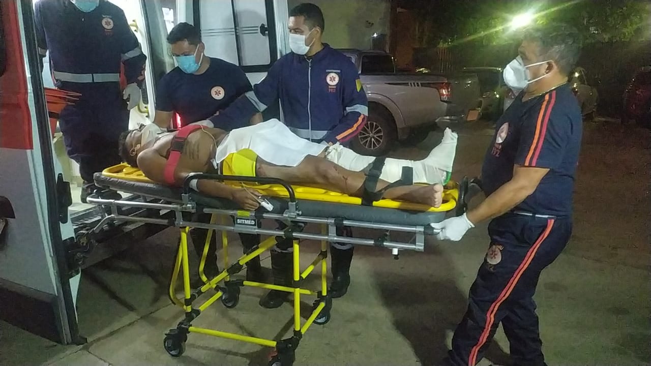 Motociclista quebra braço e perna em acidente envolvendo viatura da PRF
