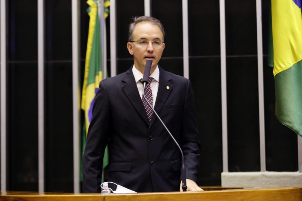 Leo de Brito apresenta PL para suspensão da cobrança do Fies até o fim de 2021