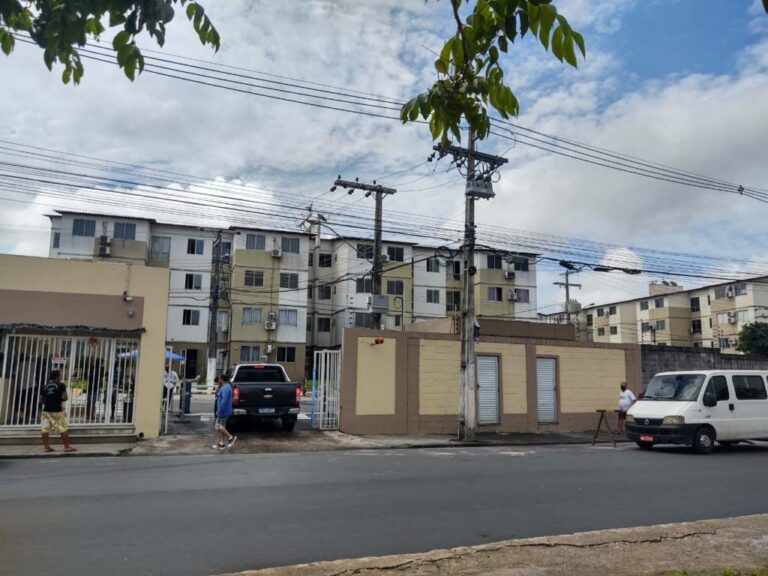 Criança morre após se desequilibrar e cair do quarto andar de prédio em condomínio