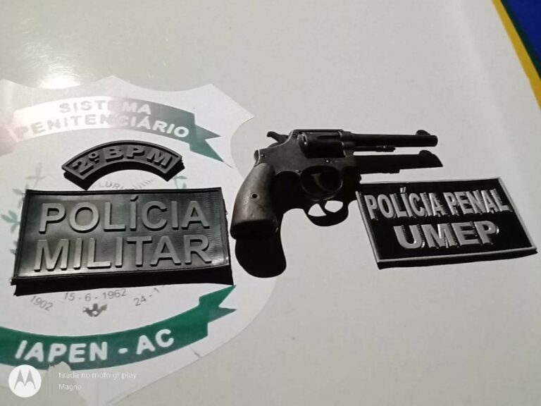 Monitorado e mais um são presos com arma de fogo em residência no Cidade Nova