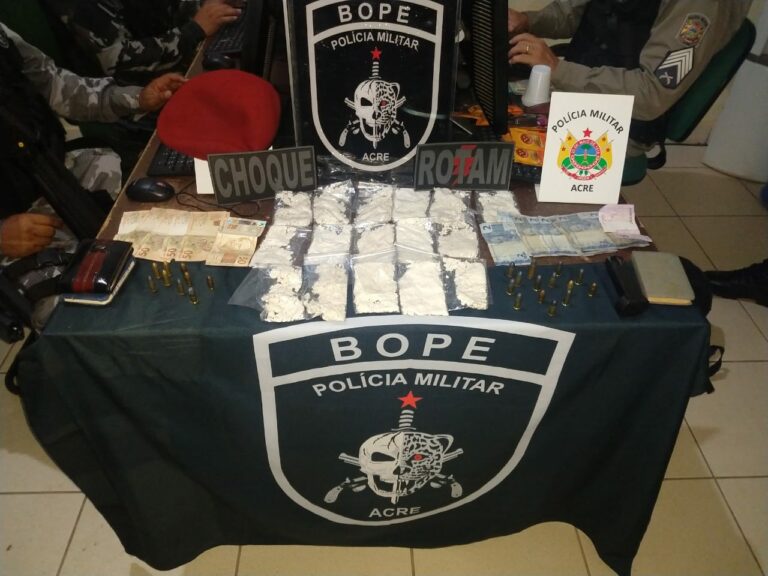Polícia Militar prende monitorado e comparsa com cocaína, arma e munições