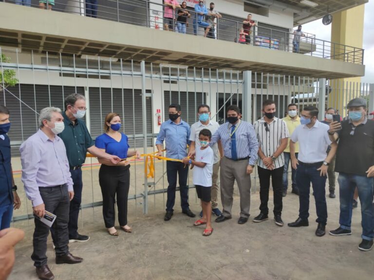 Após 6 anos de atraso, Socorro Neri tira obra do papel e inaugura shopping popular