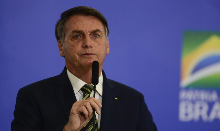 “Eu sou imbrochável”, diz Bolsonaro ao mencionar sofrer ataques todos os dias
