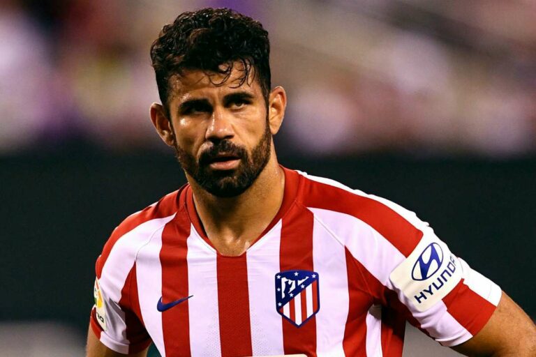 Fotos íntimas de ex-Palmeiras e Diego Costa são encontradas dentro de bíblia