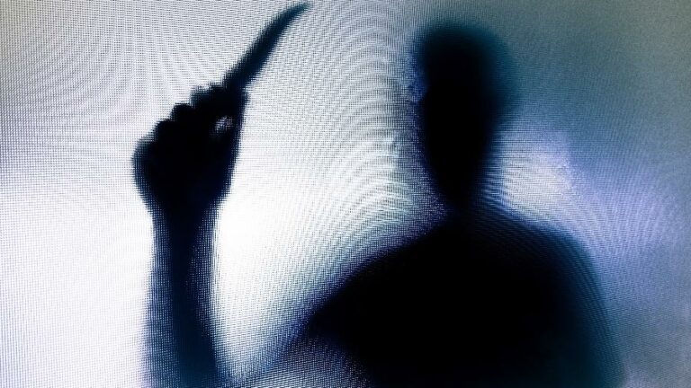 Adolescente de 14 anos grávida de 7 meses é esfaqueada pelo pai do filho no interior do AC