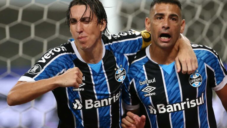 Diego Souza comemora vitória do Grêmio e ‘oportunismo’ em lance do gol