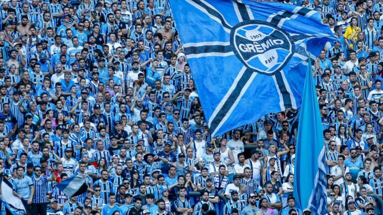 Grêmio vence o Goiás e encosta no G-4 do Brasileiro
