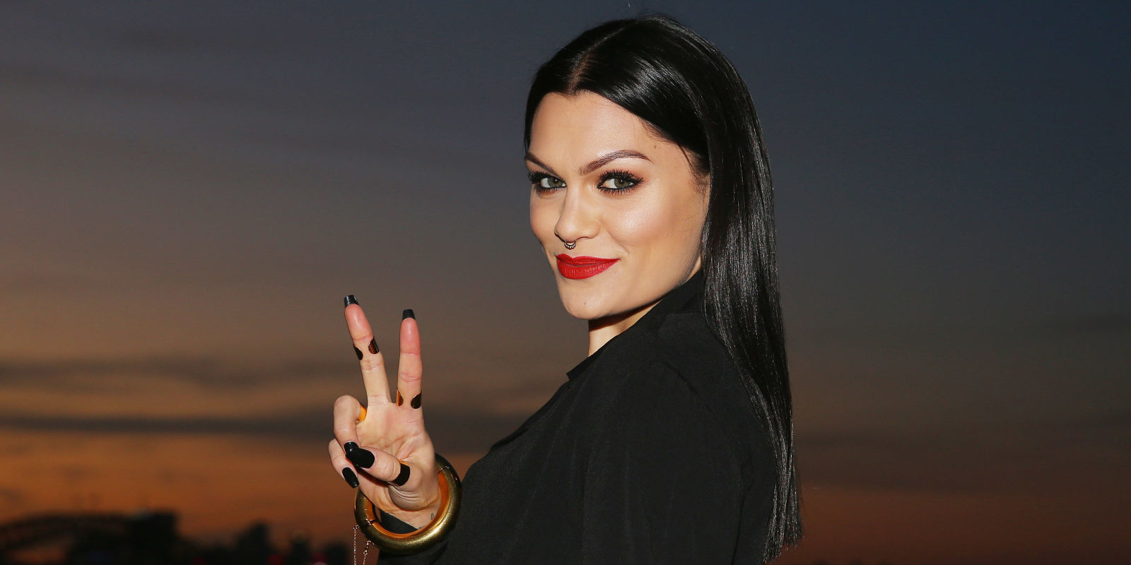 Jessie J acorda sem audição e tem diagnostico de doença rara que a impede de cantar Jessie J acorda sem audição e tem diagnostico de doença rara que a impede de cantar