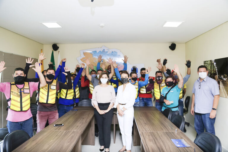 Socorro Neri sanciona Lei que permite uso de aplicativo para serviços de motofrete