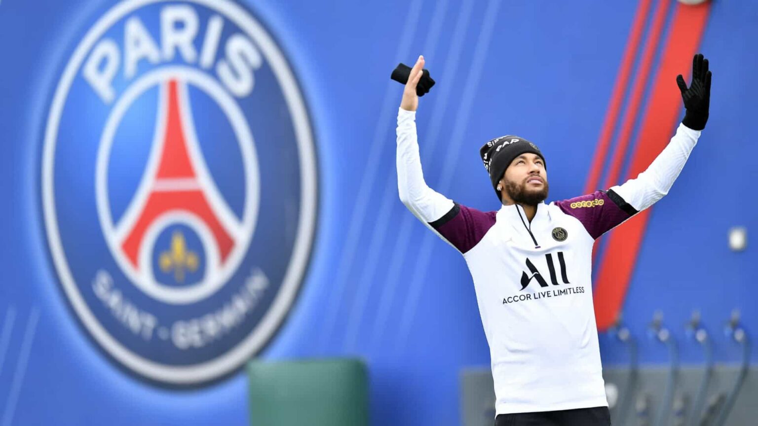Com Neymar titular, PSG vence Angers e dorme na liderança do Francês