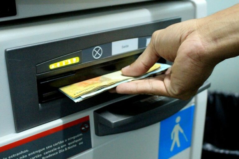 Governo libera pagamento do 3º lote de retroativos para servidores nesta sexta