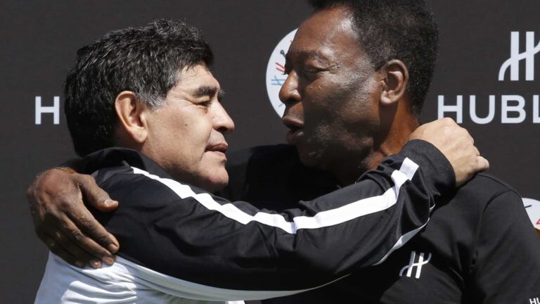 Pelé chama Maradona de ‘incomparável’ e diz amá-lo