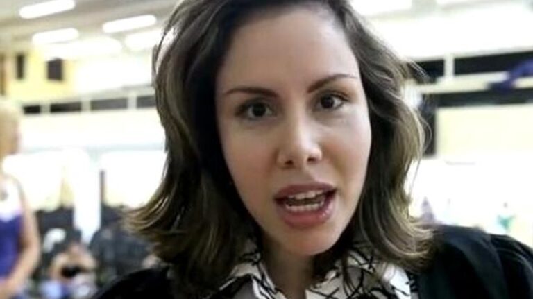 Pastora Sarah Sheeva, ordena que mulheres deixem de ser cachorras com homens e explode: “O poder de uma vagina”