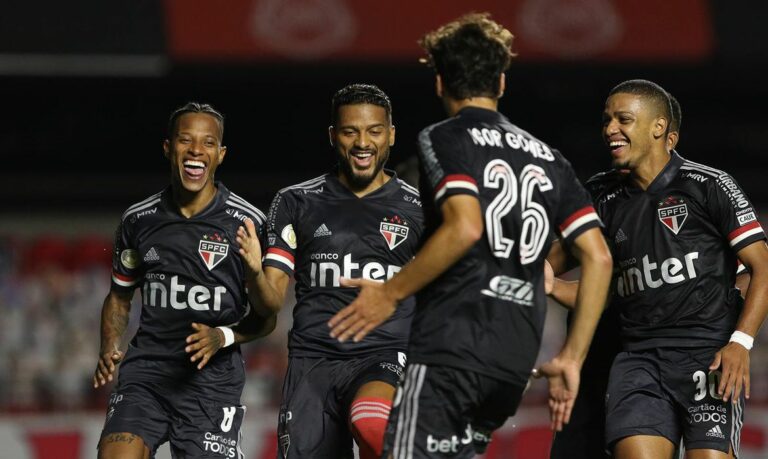 São Paulo abre 7 pontos de vantagem na liderança do Brasileiro