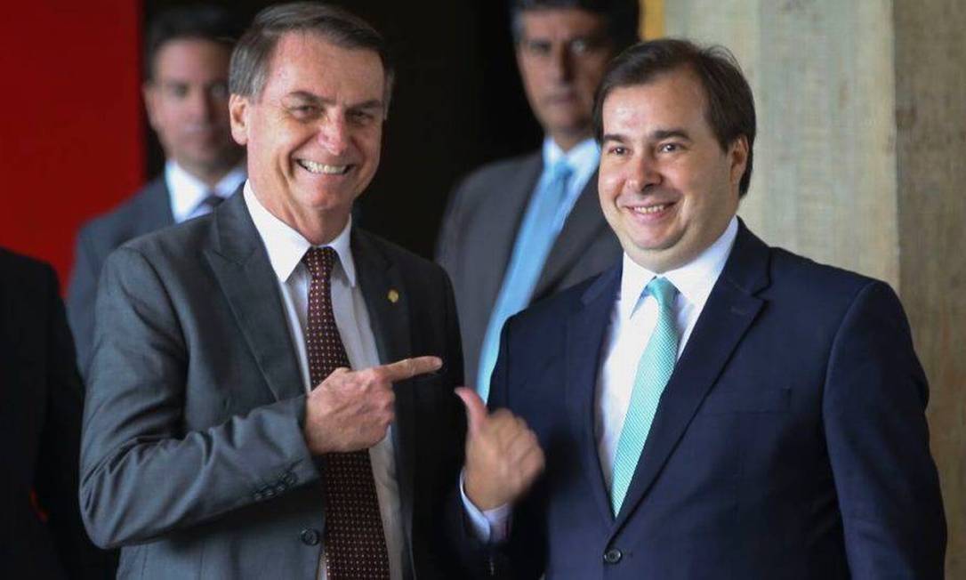 Bolsonaro mentiu sobre 13º do Bolsa Família e usou narrativa de ‘minions’, diz Maia