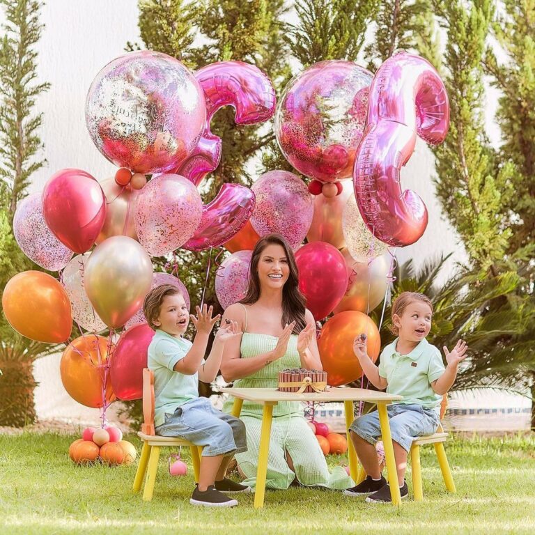 Andressa Suita celebra aniversário com filhos e ganha parabéns de Gusttavo Lima