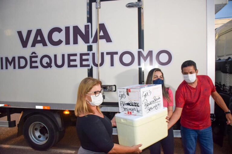 Prefeita Fernanda Hassem recebe as primeiras doses de vacina para Brasileia