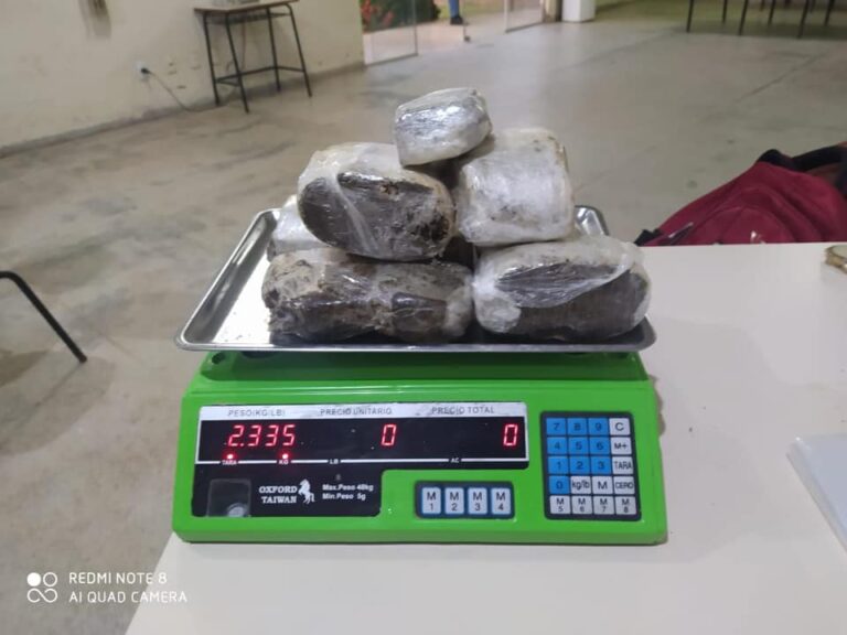 PM prende cinco pessoas com quase 2,5 kg de maconha em Feijó