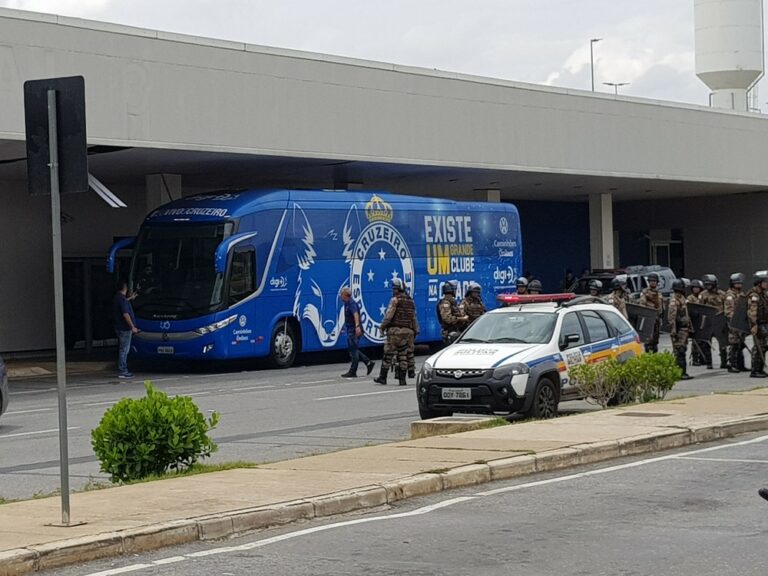 Com conta e veículos sob ameaça, Cruzeiro recebe ordem judicial para quitar R$ 8 milhões