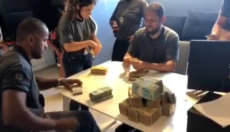Polícia apreende passaporte e R$ 470 mil na casa de Nego do Borel no Rio