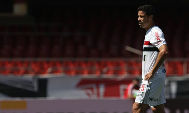 Covid: Hernanes testa positivo e desfalca São Paulo contra Athletico