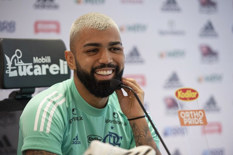 Gabigol minimiza pressão no Flamengo, mas admite incômodo na reserva: “Não quero estar no banco”