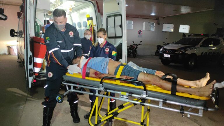 Colisão entre moto e bicicleta deixa homem em estado grave no PS