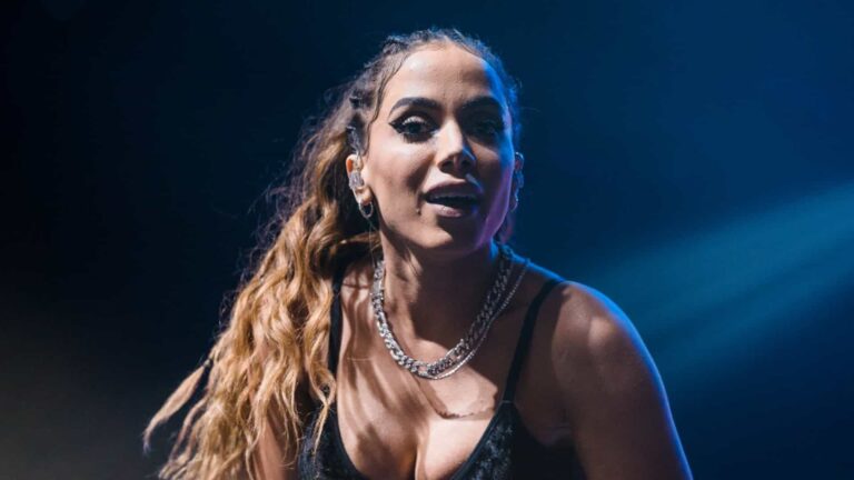 Anitta rebate críticas por elogiar o SUS e diz que não nasceu em ‘berço de ouro’