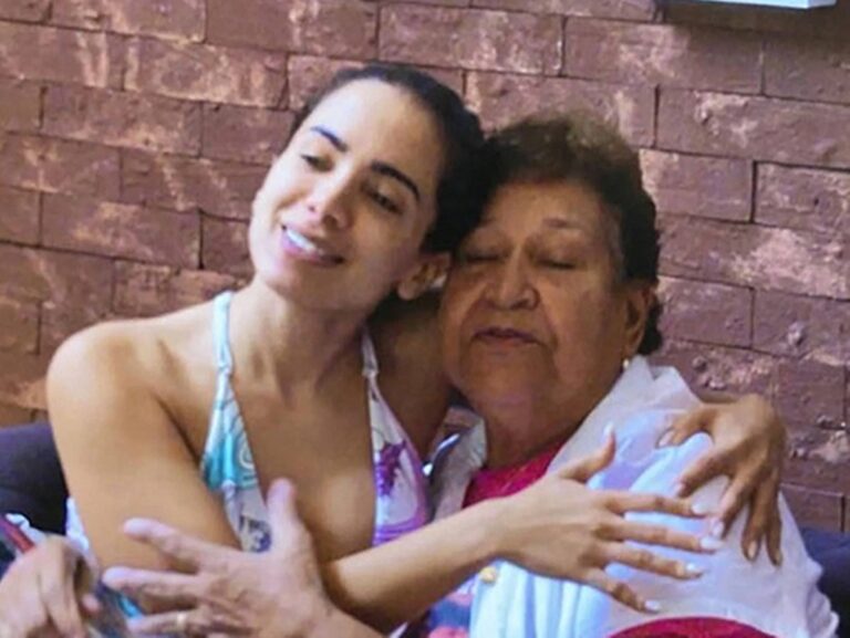 Fã idosa processa Anitta e a Netflix por “piada”; entenda