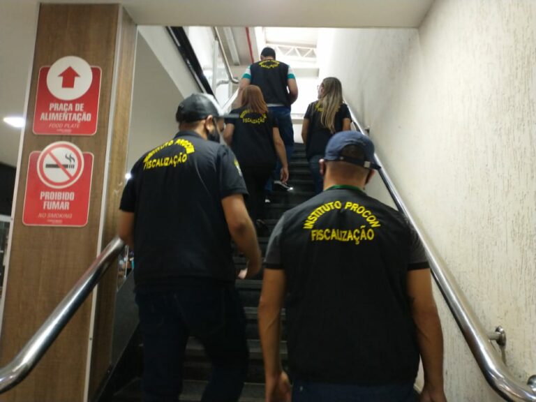 Procon fiscaliza lojas com promoções para evitar propaganda enganosa no Acre