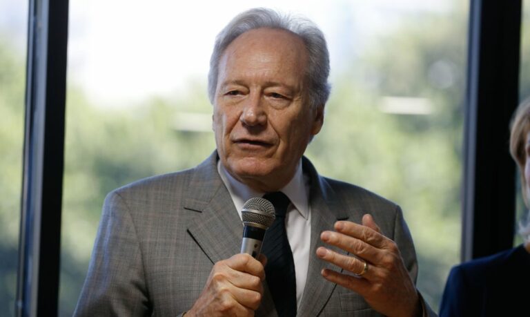 Lewandowski suspende requisição de seringas e agulhas feita por União