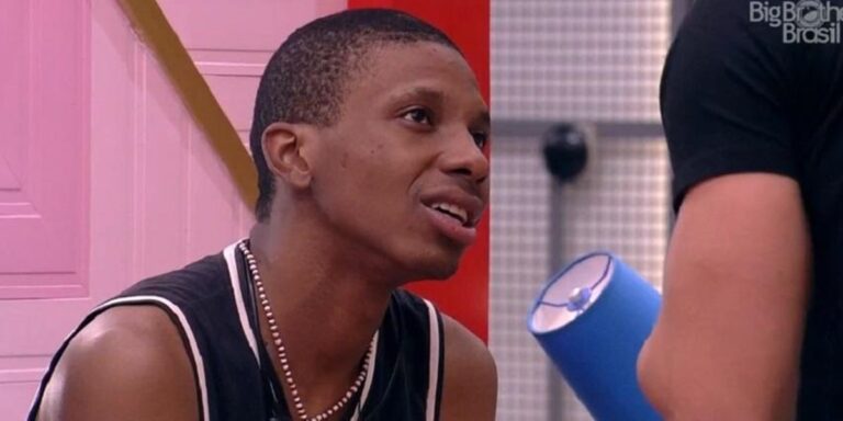 Lucas decide abandonar ‘BBB’, vai até a porta do confessionário, e desiste