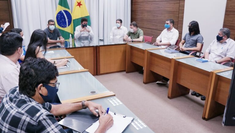 Em reunião, Gladson Cameli pede celeridade na conclusão das obras da Saúde