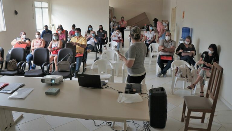 Estado capacita profissionais da saúde para vacinação contra Covid-19