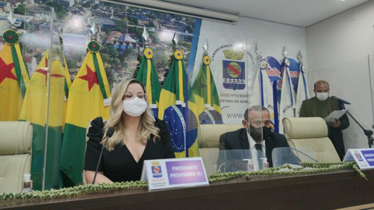 17 vereadores eleitos em Rio Branco tomam posse em cerimônia na Câmara MUnicipal