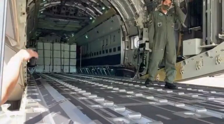 Vídeo: Cameli mostra primeiras doses da vacina sendo transferidas para o Acre