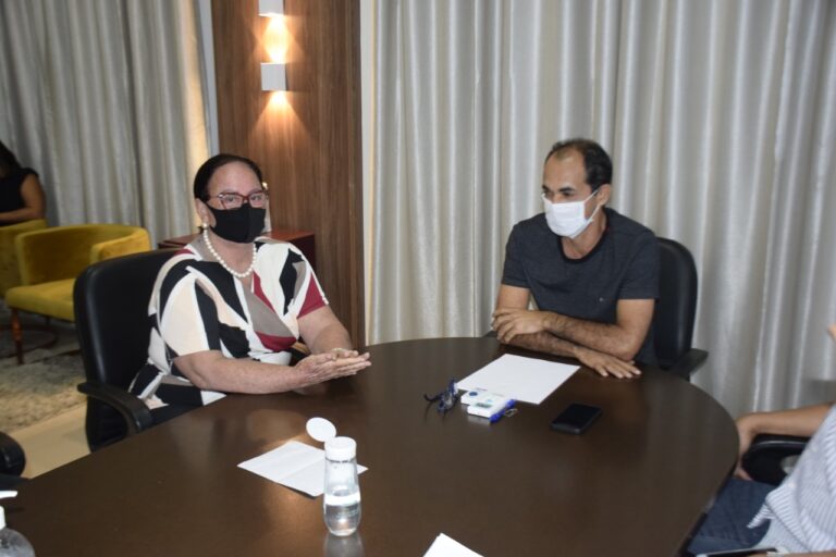 Vanda Milani conhece cidades isoladas no Acre e cobra execuções de projetos