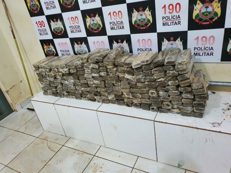 Homem é preso com 128 kg de maconha escondidos em casa no Vila Acre