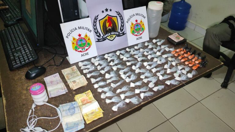 PM captura trio em flagrante vendendo drogas em beco no Ivete Vargas