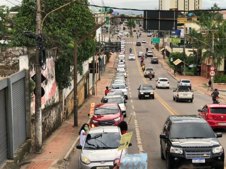 Carreata contra Bolsonaro toma Avenida Ceará e o Centro de Rio Branco