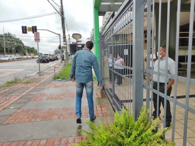 Devido a chuva, candidatos se atrasam e perdem a segunda prova do Enem no Acre