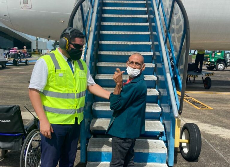 Com deficiência motora, Mário realiza sonho e viaja de avião pela 1ª vez aos 52 anos