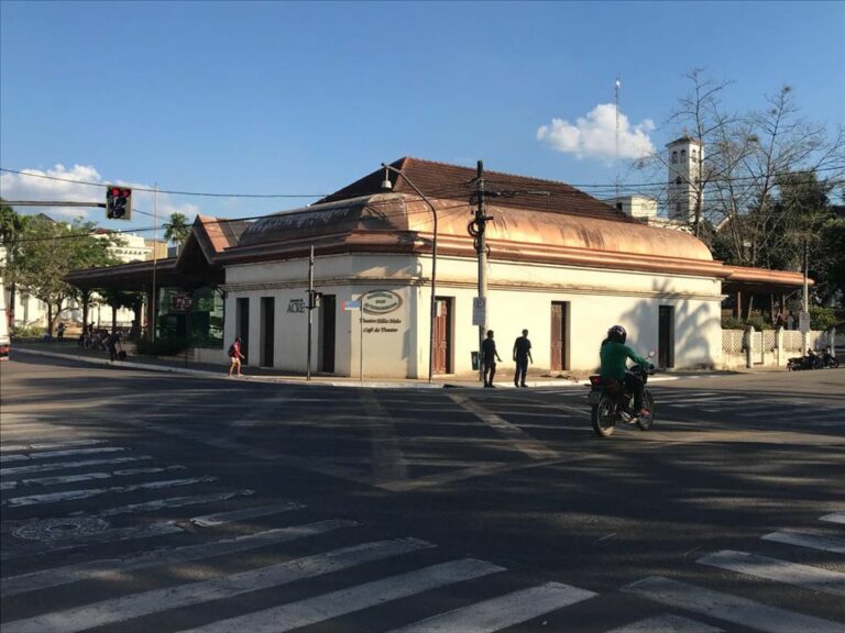 Theatro Hélio Melo exibe dois documentários acreanos neste sábado
