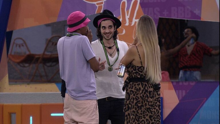 Durante festa, Fiuk diz que está se sentindo excluído na casa do BBB21