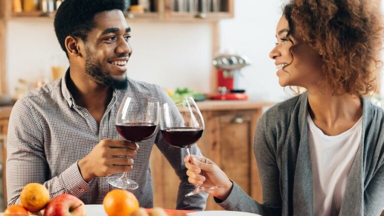 8 resoluções que todo casal deveria tomar em 2021 para se relacionar melhor