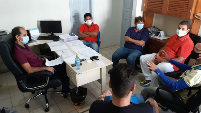 Prefeito Zequinha Lima se reúne com categorias do transporte de Cruzeiro do Sul